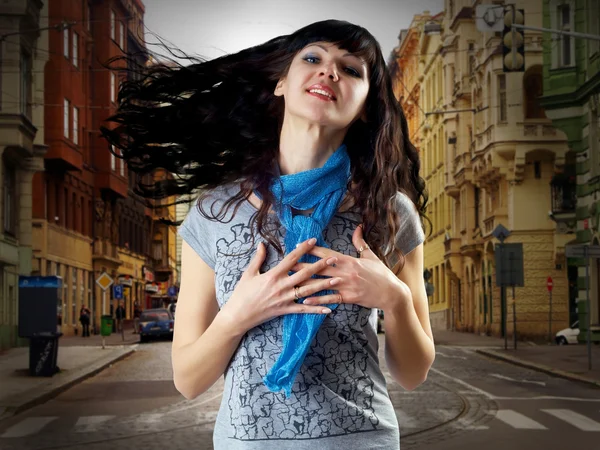 Junge schöne kaukasische Frauen mit Haaren im Wind — Stockfoto