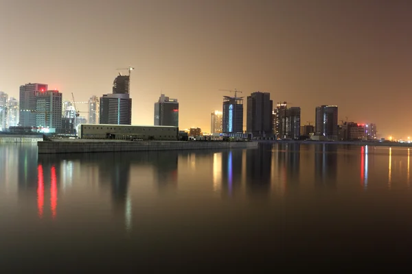 Деловой залив ночью, Дубай — стоковое фото