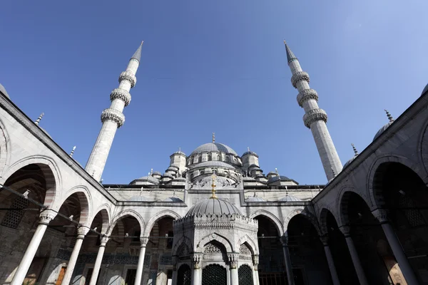 Nová mešita (yeni camii) v Istanbulu, Turecko — Stock fotografie
