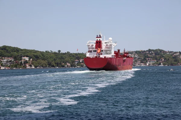 Nákladní loď na Bospor, istanbul — Stock fotografie