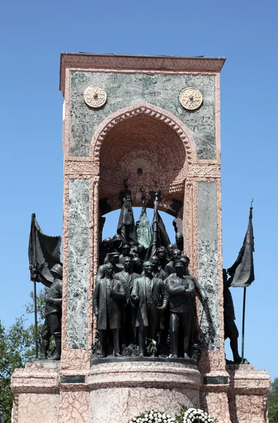 İstanbul, Türkiye'de taksim Meydanı'nda Cumhuriyet Anıtı — Stok fotoğraf