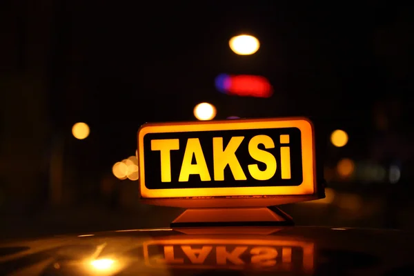 Signe jaune du taxi d'Istanbul, Turquie — Photo