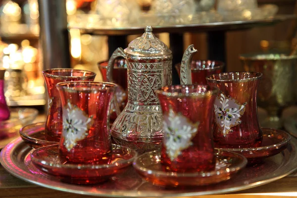 Tradycyjnej tureckiej herbaty zestaw Krytego Bazaru w Stambule — Zdjęcie stockowe