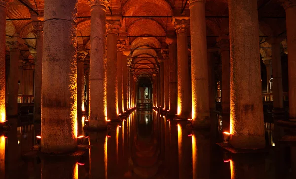 La Basilica Cisterna (turca Yerebatan Sarnici) a Istanbul, Turchia — Foto Stock