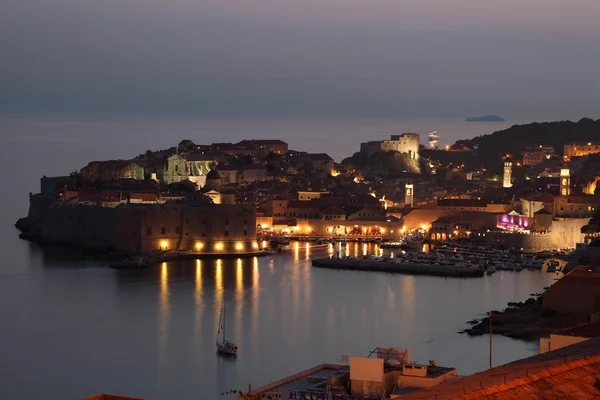 Old town of Dubrovnik at dusk, Croatia — Stock Photo, Image