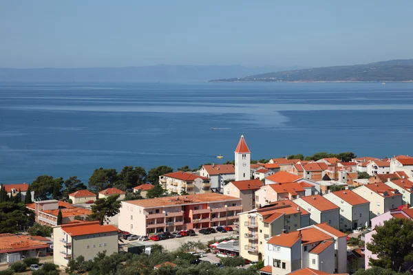 Vista de Adriatic resort cidade Promajna, Croácia — Fotografia de Stock