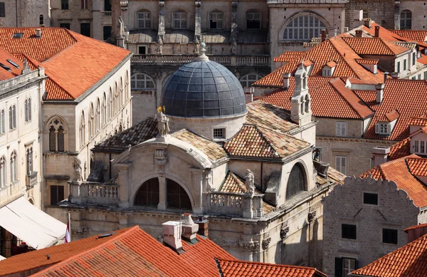 Iglesia antigua en la ciudad croata Dubrovnik — Foto de Stock