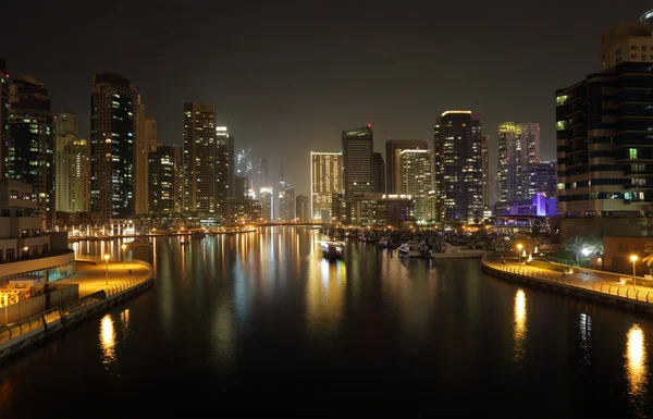 Dubai Marina på natten, Förenade Arabemiraten — Stockfoto