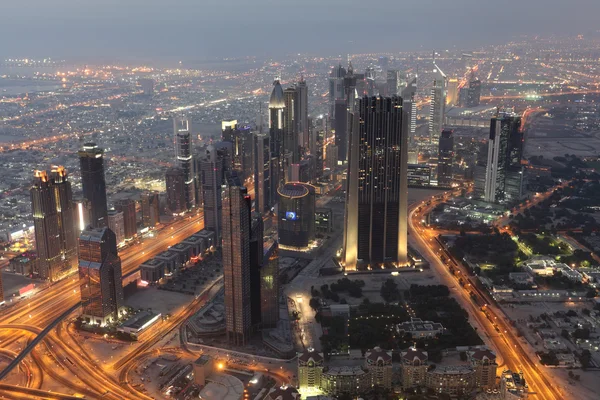 Wolkenkrabbers op de sheikh zayed road in dubai, Verenigde Arabische Emiraten — Stockfoto
