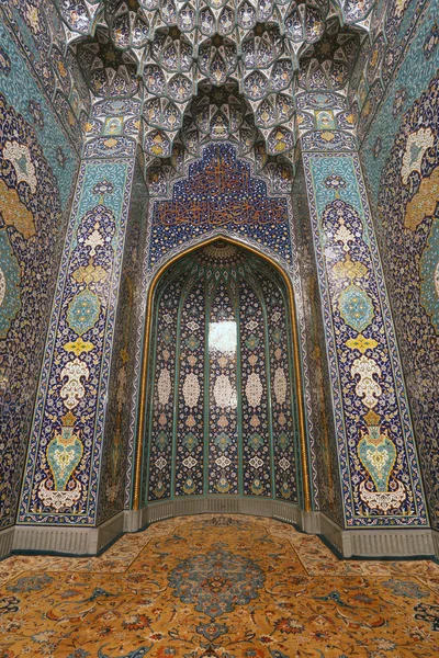 大清真寺马斯喀特，阿曼的内部 — 图库照片
