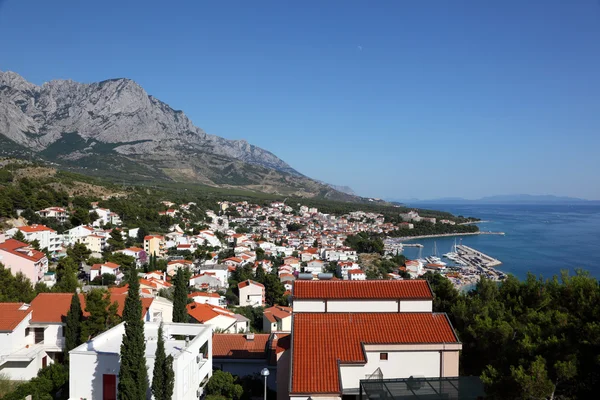 Vista do resort croata Baska Voda . — Fotografia de Stock