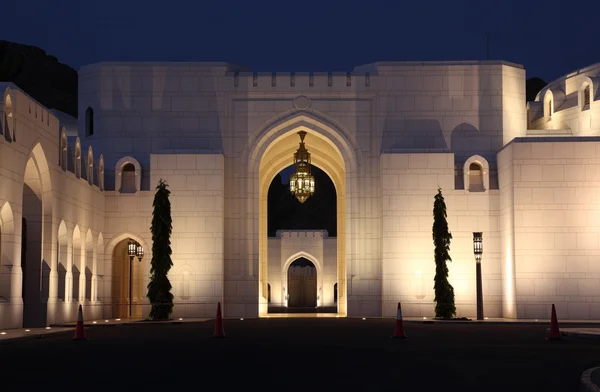 Kings palace på natten. Muscat — Stockfoto