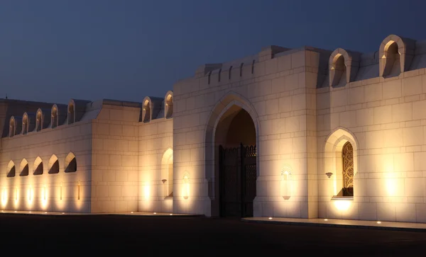 Παλάτι του βασιλιά τη νύχτα. Μουσκάτ — Φωτογραφία Αρχείου