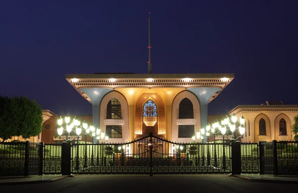 在晚上的国王的宫殿。马斯喀特 — 图库照片