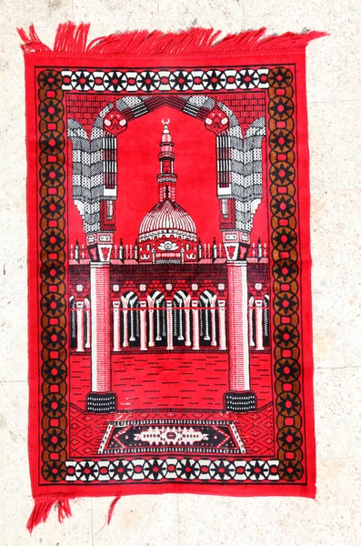 Rode gebed tapijt — Stockfoto