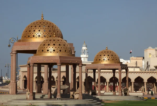 Pavillons mit goldener Kuppel in Muttrah — Stockfoto