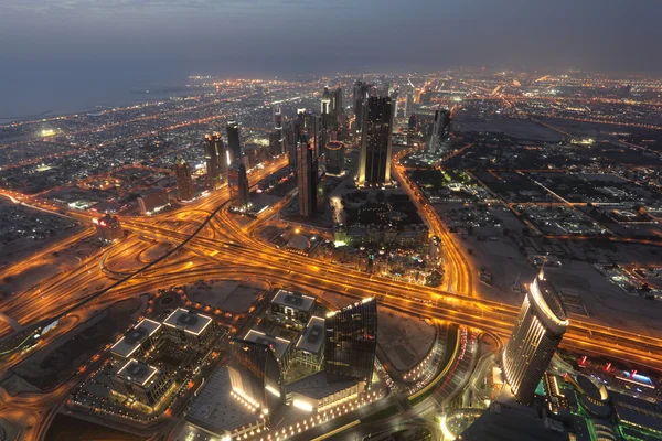 Nacht uitzicht van dubai vanaf burj khalifa. Dubai — Stockfoto