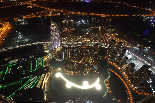 Luftaufnahme der Innenstadt von Dubai bei Nacht — Stockfoto