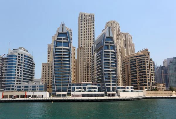 Neubauten am Jachthafen von Dubai — Stockfoto