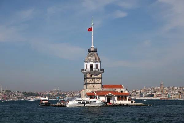 Maiden 's Tower (Kiz Kulesi) in Istanbul, Turkey — стоковое фото