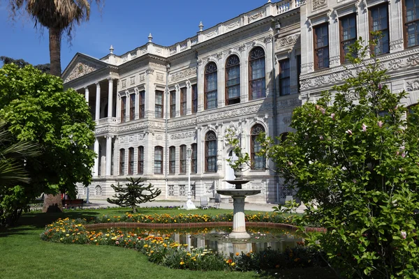 Palác Dolmabahce v Istanbulu, Turecko — Stock fotografie