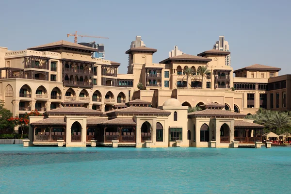 Arquitetura árabe moderna em Dubai — Fotografia de Stock