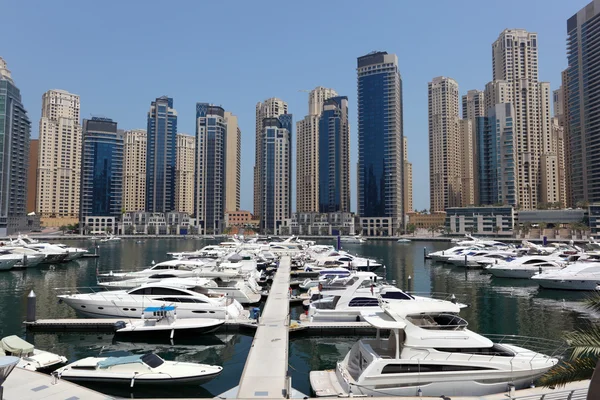 游艇在迪拜码头 — 图库照片