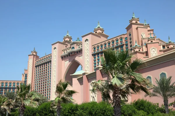 Пальмовый курортный отель в Дубае — стоковое фото