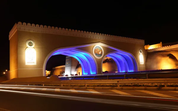 Gate to Muttrah at night. Muscat — Stock Photo, Image