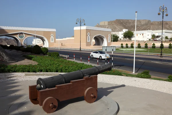 Cannon at the Gate to Muttrah — Stock Photo, Image