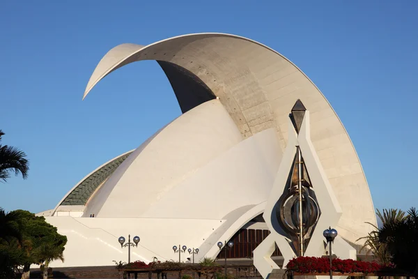 Futuristisches Auditorium in Santa Cruz de Teneriffa, Spanien — Stockfoto