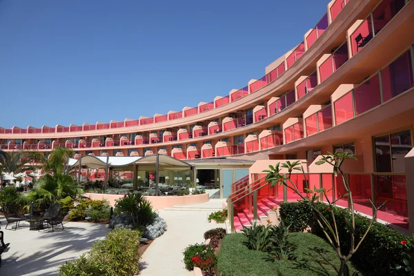 Hotelgebäude auf der kanarischen Insel Teneriffa, Spanien — Stockfoto
