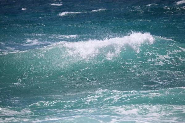 海浪附近加那利岛富埃特文图拉，西班牙 — 图库照片