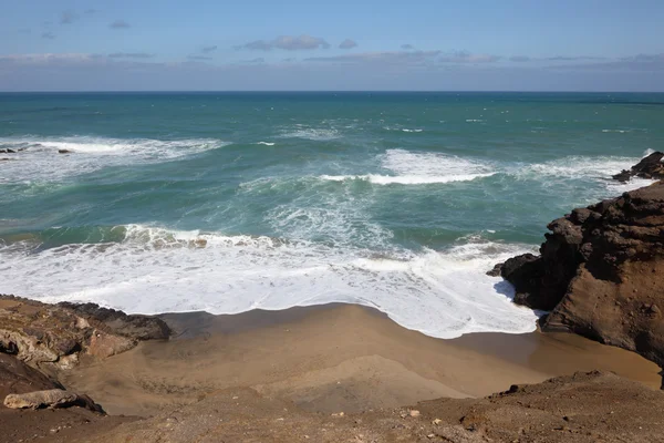 Playa solitaria en Islas Canarias Fuerteventura, España — Foto de Stock