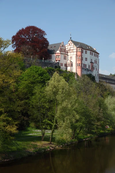 Hrad weilburg a řeky lahn v Hesensko, Německo — Stock fotografie