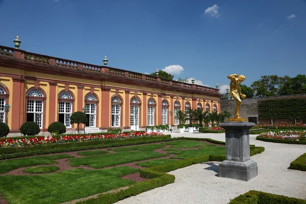 Escultura dorada en el Orangerio de la Residencia Weilburg, Hesse Alemania —  Fotos de Stock