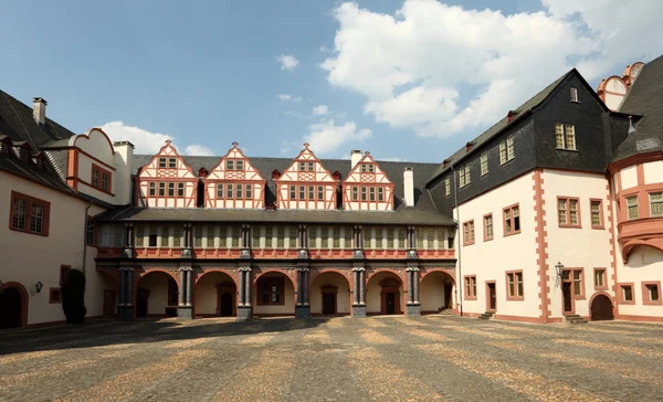 Внутренняя площадь замка Вайльбург, Гессен, Германия — стоковое фото