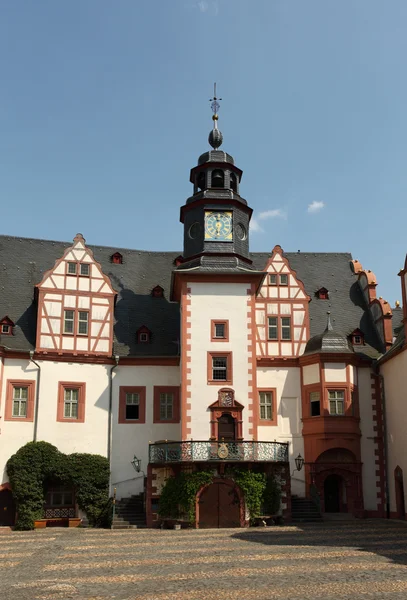 Uhrturm der Burg Weilburg in Hessen — Stockfoto