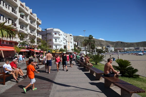 Strandpromenaden i los cristianos, kanariska ön Teneriffa, Spanien. Foto taget på — Stockfoto