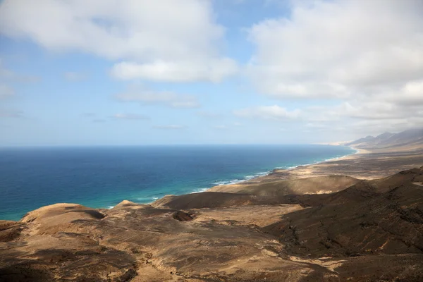 Eenzaam strand op de Canarische eiland fuerteventura, Spanje — Stockfoto