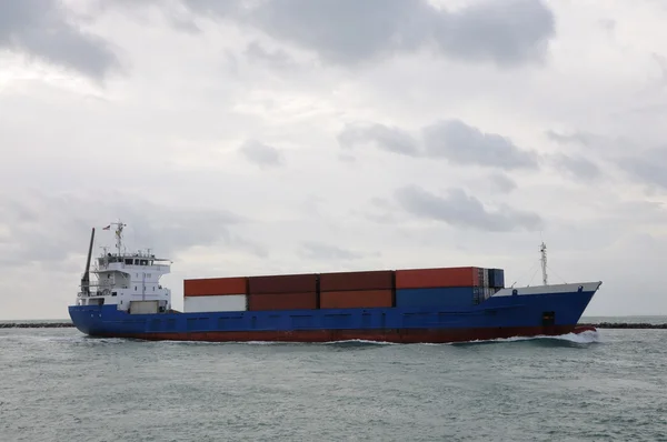 Statek transportujący kontenery — Zdjęcie stockowe