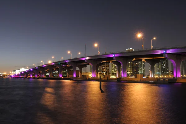 マイアミ ビスケーン湾橋します。 — ストック写真
