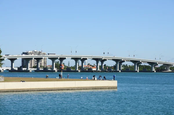 Мост Бискейн-Бей в Майами, Флорида, США — стоковое фото