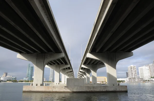 Brücke über die Biscayne Bay, miami — Stockfoto