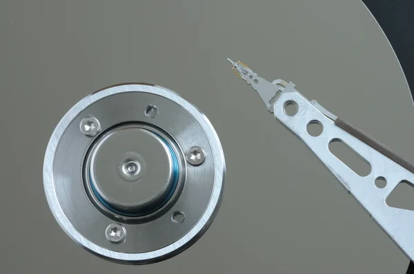 Closeup açık bir sabit disk sürücüsü — Stok fotoğraf
