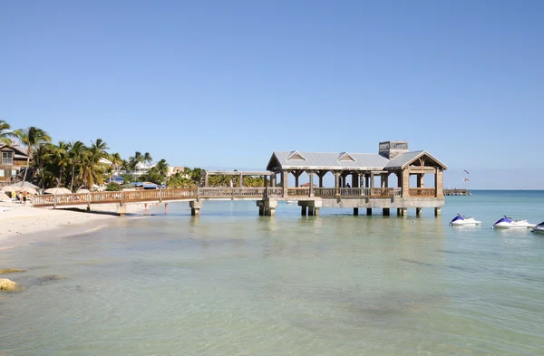 Pier vid stranden i Key West, Florida USA — Stockfoto
