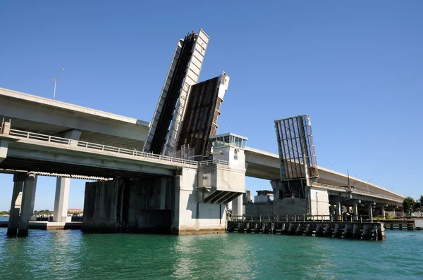 Öppna bron i miami, florida — Stockfoto
