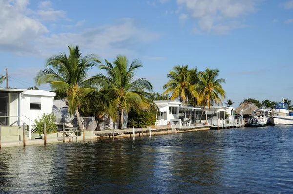 在佛罗里达州基拉戈岛水边的房子 — 图库照片