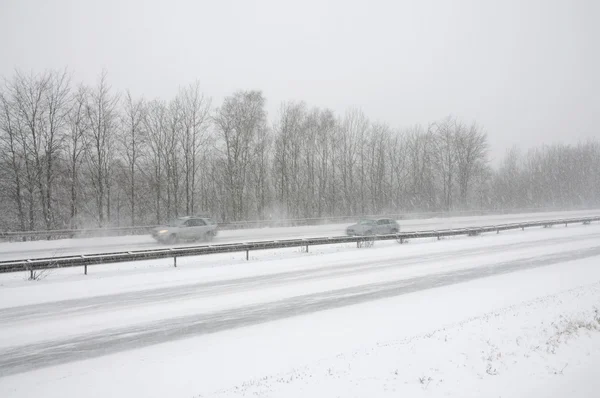 Estrada alemã no inverno, forte tempestade de neve — Fotografia de Stock