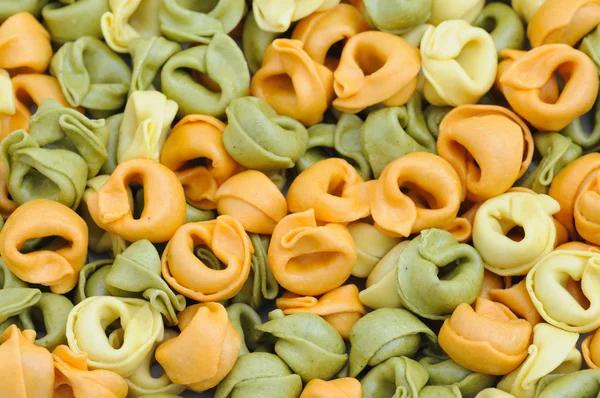 Barevné italské tortellini — Stock fotografie